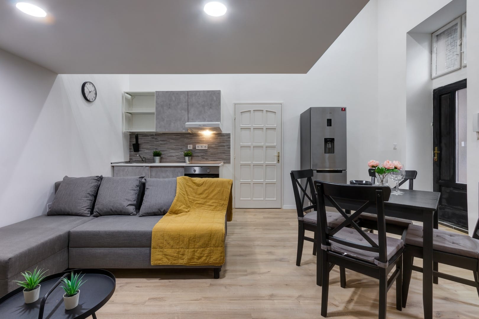 budapest-apartments-for-sale-renovated-flat-for-sale-downtown-real-estate-budapest-brand-new-studio-apartment-for-sal3