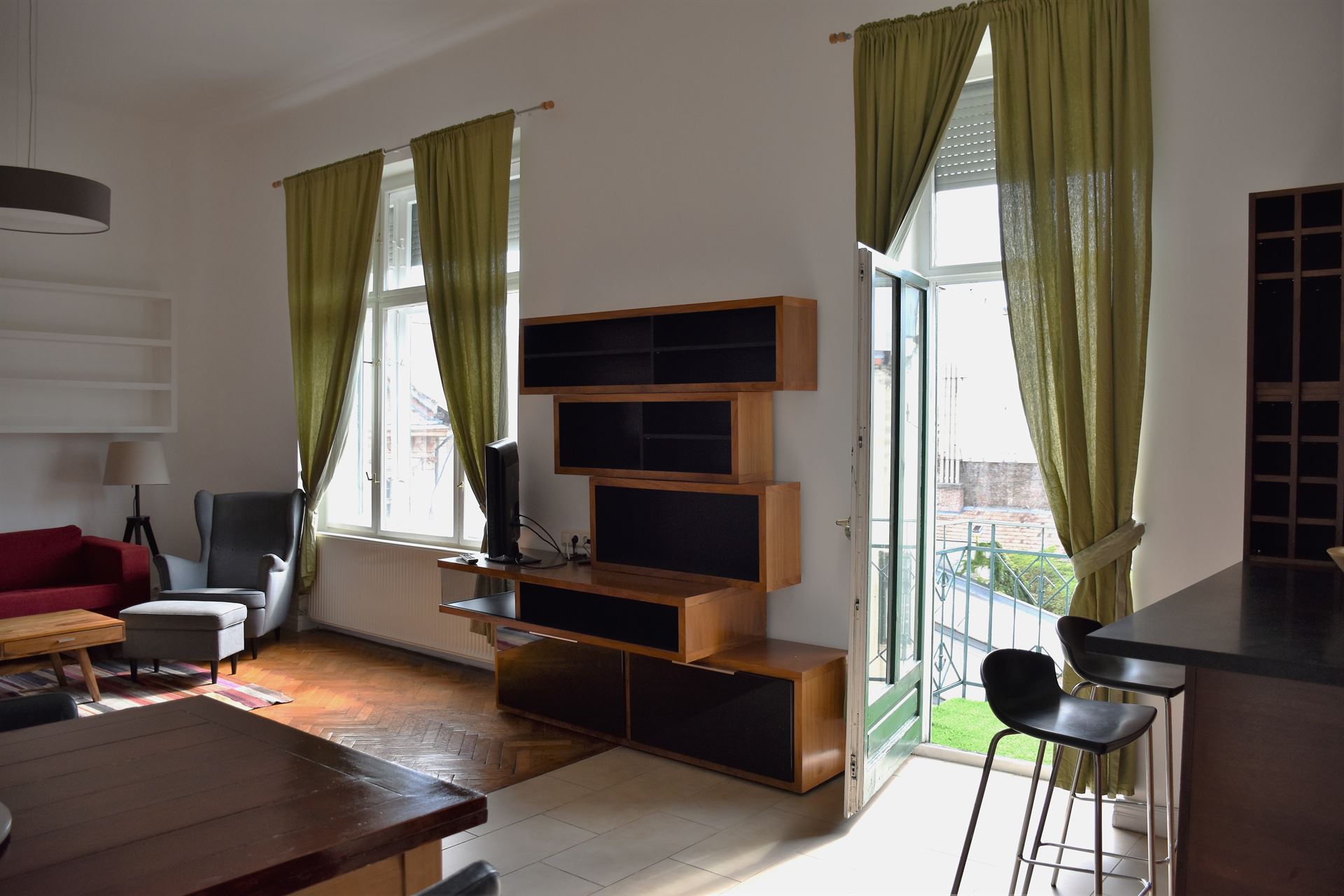 budapest-real-estate-long-term-lease-rental-apartment-downtown-near-opera-big-flat-for-rent-with-balcony11