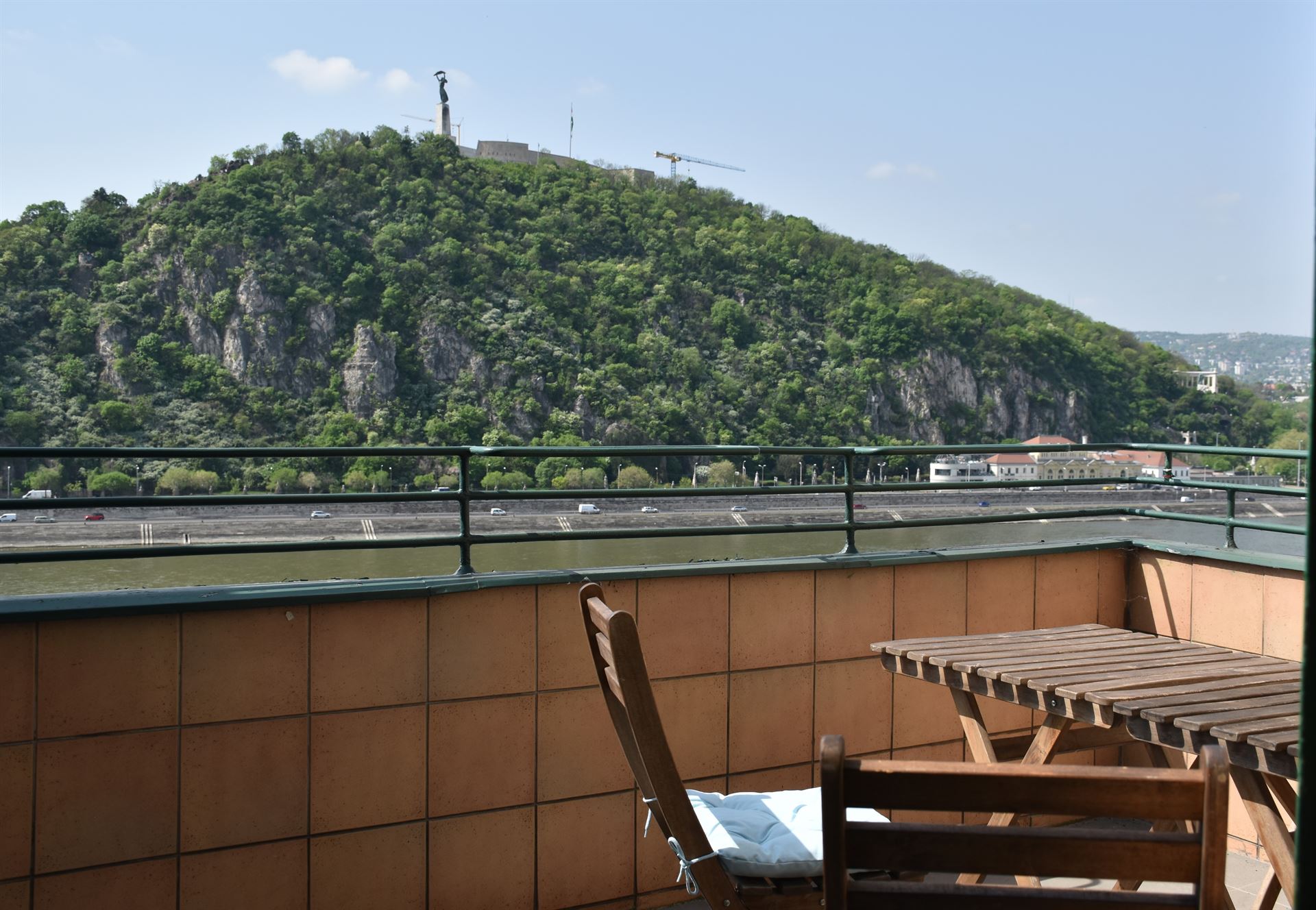budapest-rental-danube-view-property-for-rent-long-term-lease-panorama-buda-hill-liberty-statue11