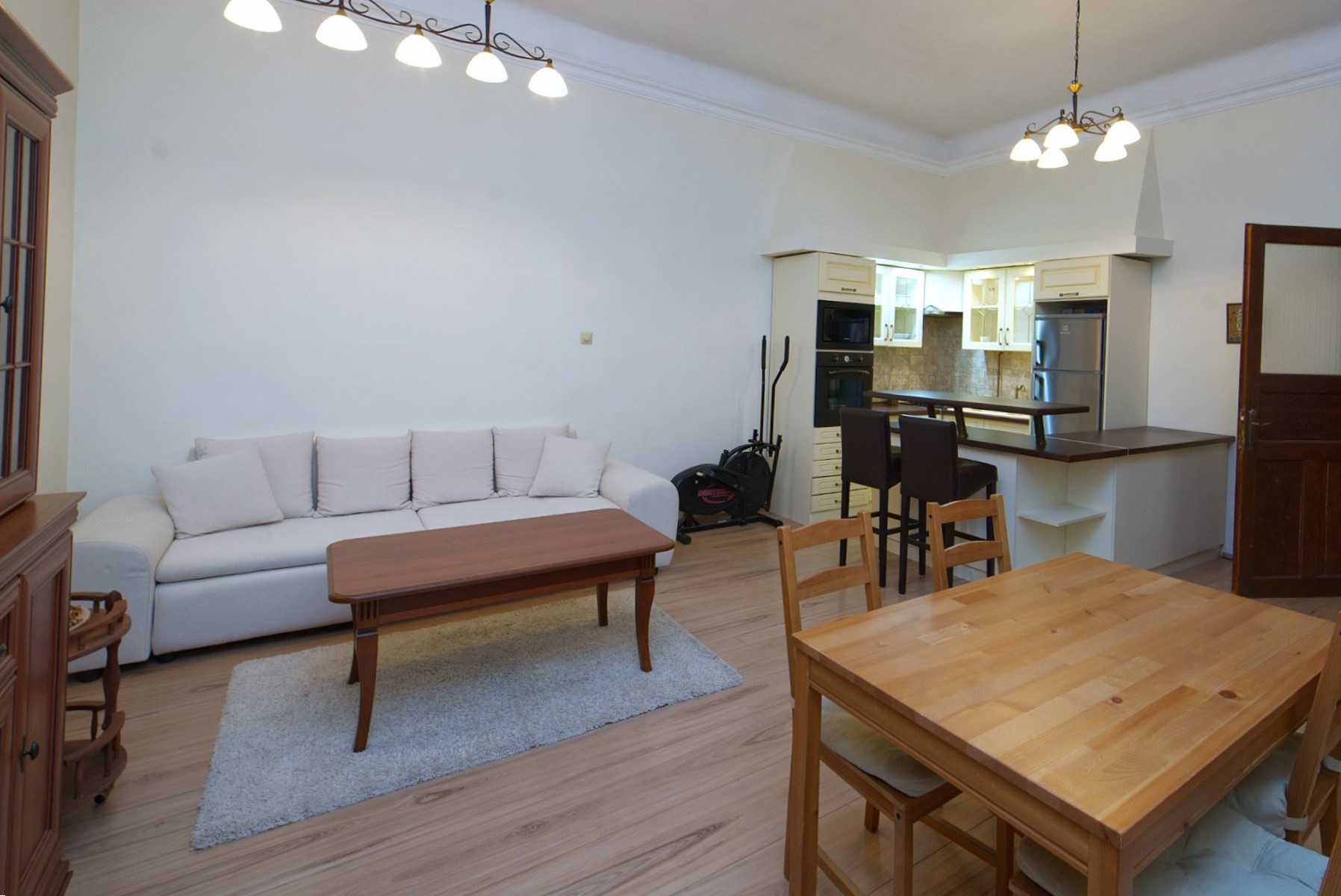 budapestrental-property-for-rent-long-term-spacious-large-1-bedroom-flat-for-rent-district-6-near-nyugati-main-tram12-1