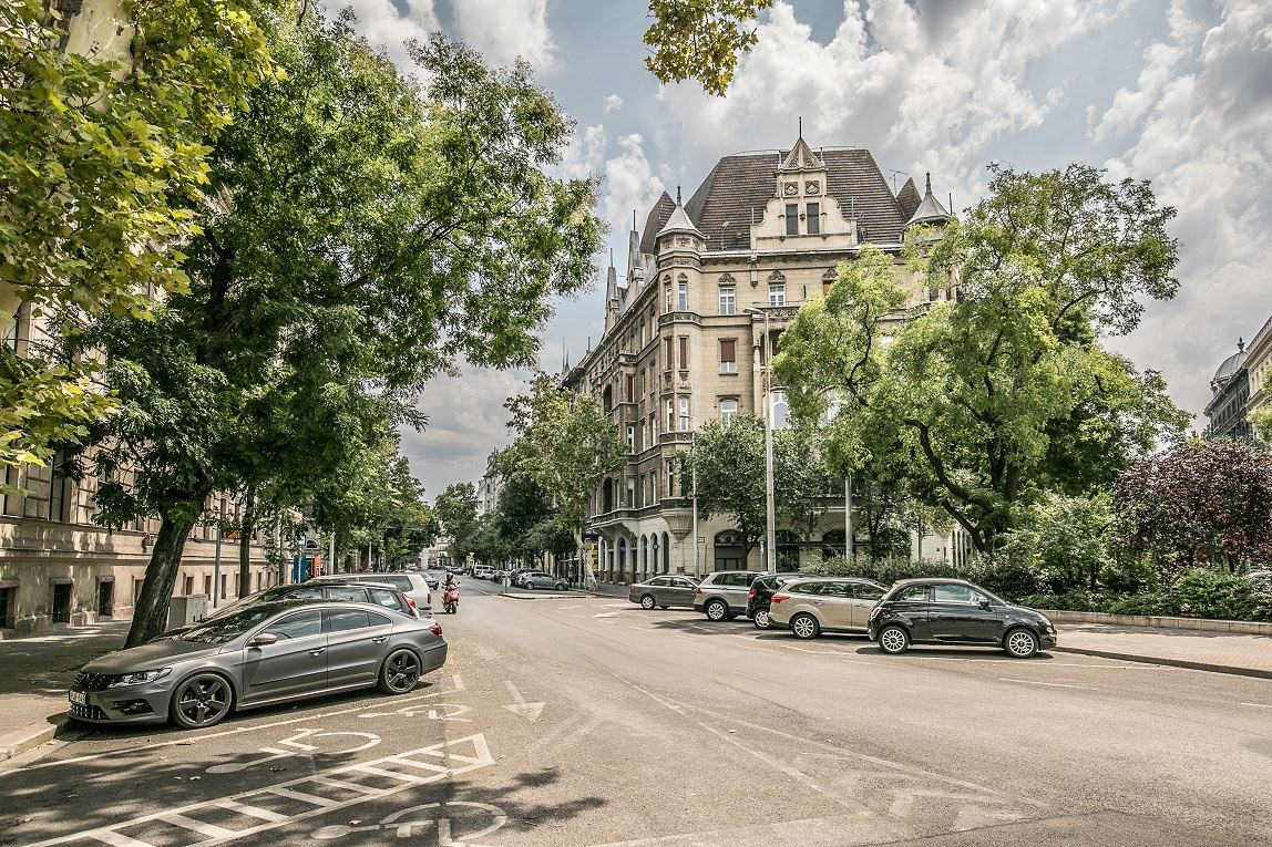 luxury-rental-apartments-budapest-luxury-real-estate-budapest-downtown-apartment-for-rent-long-term-lease-panorama-parliament-view-rental-apartment12