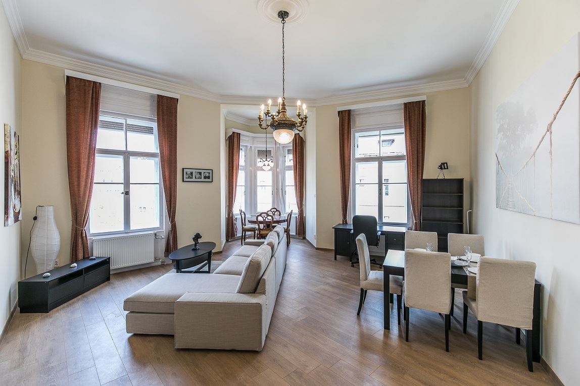 luxury-rental-apartments-budapest-luxury-real-estate-budapest-downtown-apartment-for-rent-long-term-lease-panorama-parliament-view-rental-apartment3